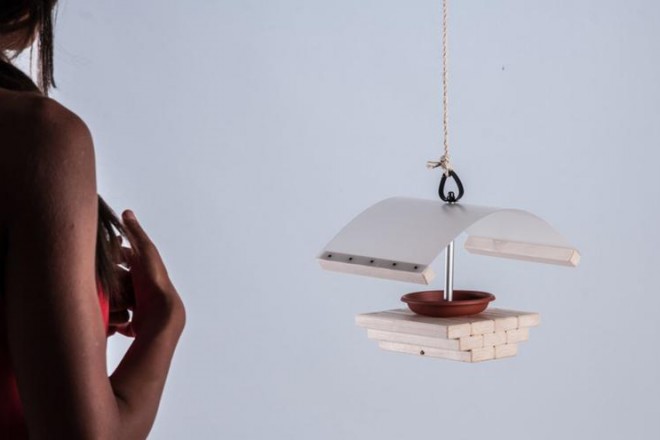 La nuova collezione di design da auto-costruire è dedicata al tema dell'In&Out. Anacleto di Luigi Scarpellini è un accogliente feeder per uccellini: pochi, giusti ed efficaci elementi