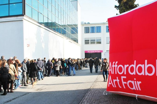 Affordable Art Fair: torna a Milano dal 6 al 9 marzo la fiera dedicata all'arte a costi accessibili. Come di consueto occuperà gli studi di Superstudio Più (via Tortona, 27) e sarà aperta a un pubblico indifferenziato