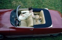 Presentata la prima volta nel 1955 al Salone di Parigi, l'auto con le sue forme ha cambiato un'epoca. E ancora oggi è un'icona di stile