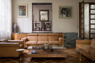 Il soggiorno di Villa Borsani progettata nel 1943 dall’architetto Osvaldo Borsani