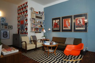 L’appartamento di Lorena Masdea si trova in una palazzina milanese anni ’30. Spiccano le decorazione optical di Gouache