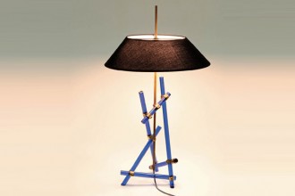 La lampada da tavolo del 1957 di Max Ingrand per FontanaArte è il pezzo più atteso dell'asta. In ottone lucidato e con bacchette in cristallo colorato