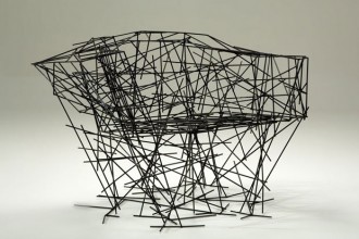 Black Iron Chair di Fernando e Humberto Campana in esposizone alla Galleria O.