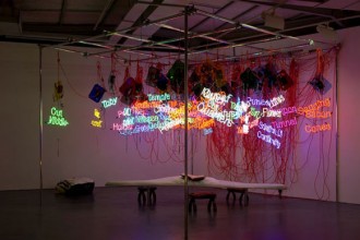 Neon. La materia luminosa dell’arte: in mostra al Macro fino al 4 novembre più di 50 artisti dagli anni '40 a oggi