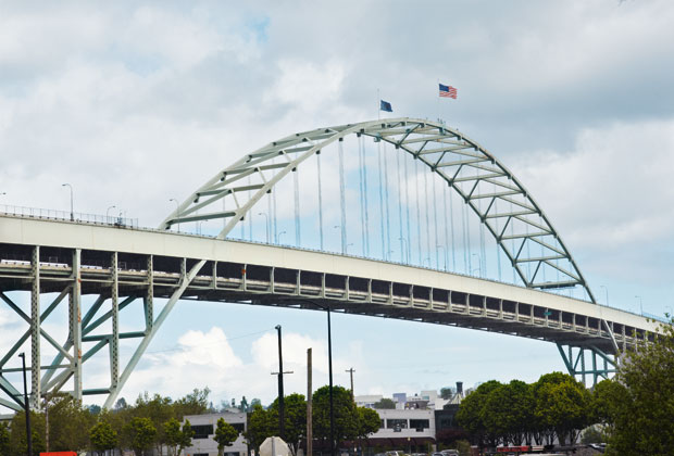 Il ponte di Fremont collega le due rive del Willamette River