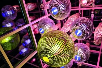 Prototipi di lampade modulari "Tropico" che Foscarini sta mettendo a punto con il designer Giulio Iacchetti