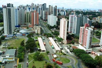 Una delle efficienti strade di Curitiba (Brasile)