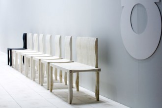 L’architetto Shigeru Ban e il suo ultimo progetto di arredo. La sedia di carta 10-UNIT SYSTEM realizzata per l’azienda finlandese Artek