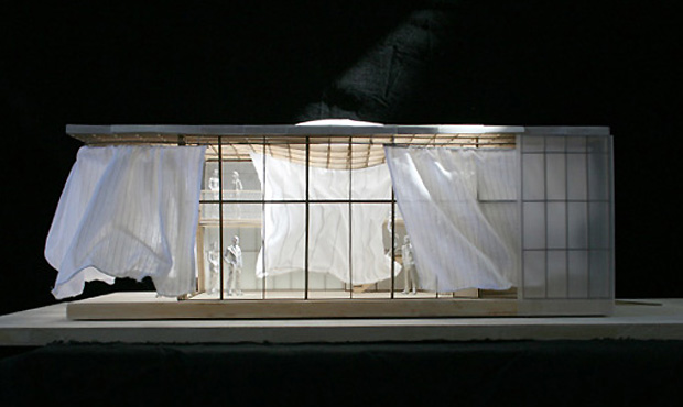 Il progetto Soft House di Sheila Kennedy e KVA MATx. La speciale tenda può essere posizionata sul soffitto della casa prefabbricata
