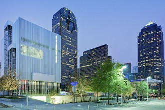 Il nuovo teatro di prosa progettato da REX / OMA è inserito nella grande area di Dallas dedicata alle arti sceniche