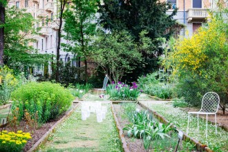 Piero Lissoni crea un giardino geometrico in Brera