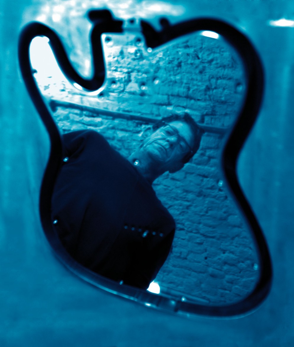 GUIDO-HARARI_Lou-Reed-noahguitars-mirror_2007