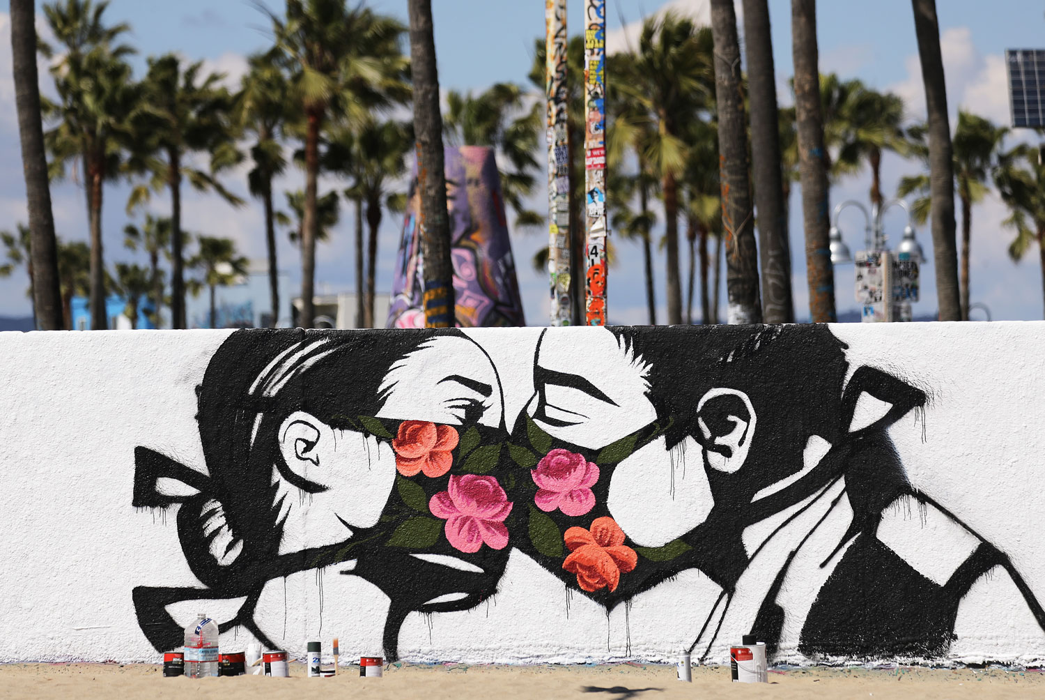Coronavirus e street art: i murales più belli, la Gioconda con la mascherina