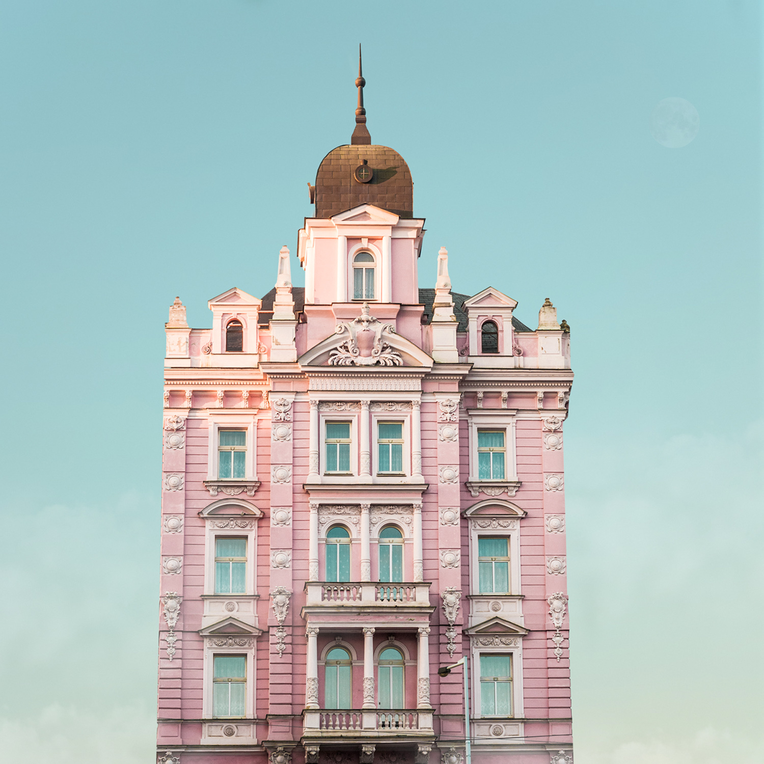 accidentally-wes-anderson-libro-004-hotel-opera-@valentina_jacksliving-corriere