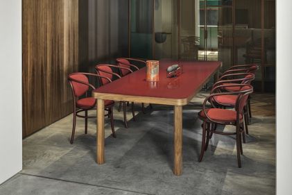 tavoli-soggiorno-design-2021-legno-SAULE-Gebruder-Thonet-Vienna-GmbH-living-corriere
