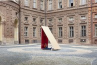 FRANCESCO ARENA (Palazzo Carignano) 'Angolo vuoto (Hommage à la mort de Kurt Cobain)', 2021, courtesy DAMA, l'artista, Galleria Raffaella Cortese e Sprovieri