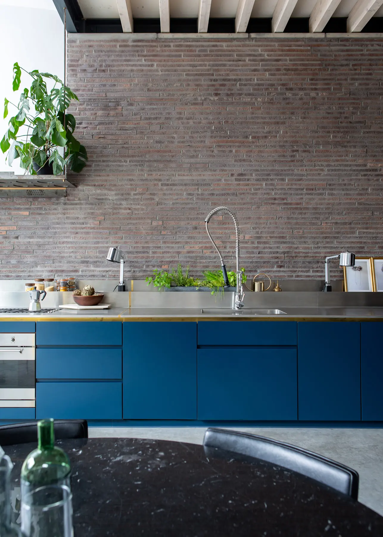 Cucine in blu: perché è il colore giusto per questa stanza