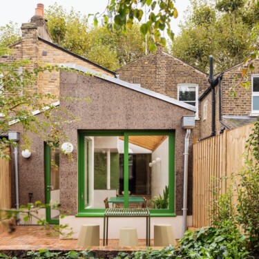 A Londra, una casa ampliata grazie a un nuovo volume in sughero