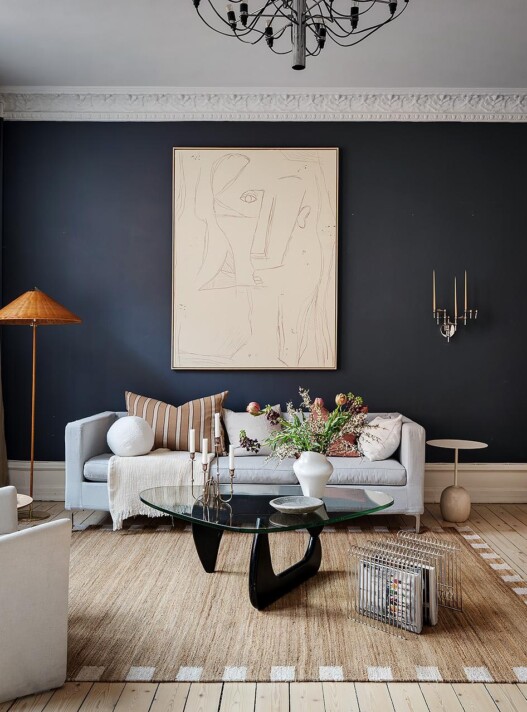 Il fascino possibile delle pareti nere per decorare casa