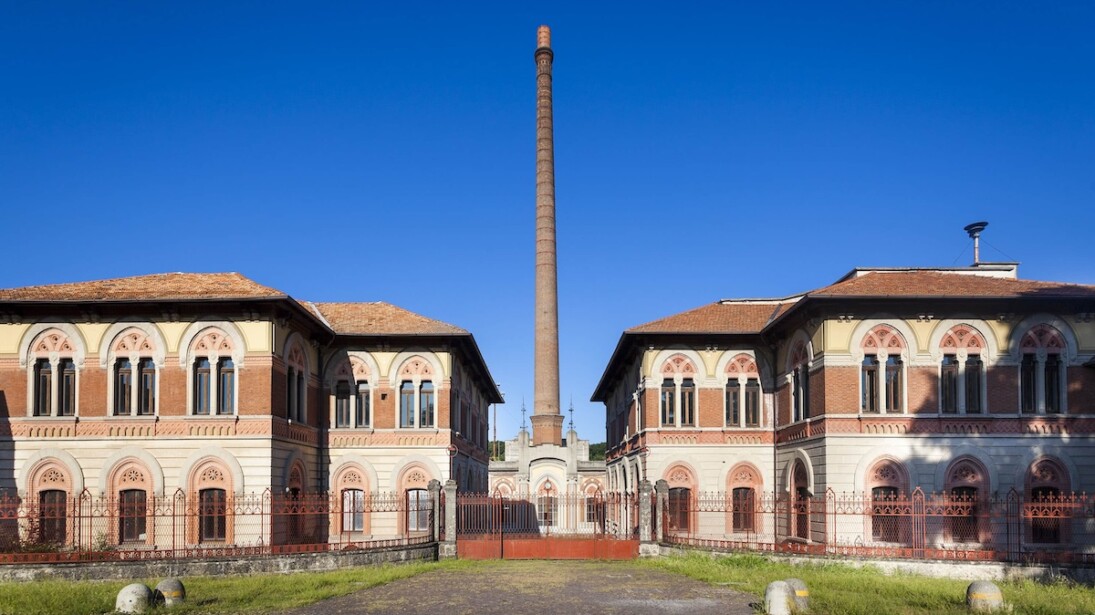 ciminiera e fabbricati del complesso industriale di crespi d'adda